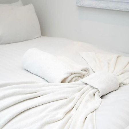 Cozy Single Level Flat With Parking Daire Enfield Dış mekan fotoğraf
