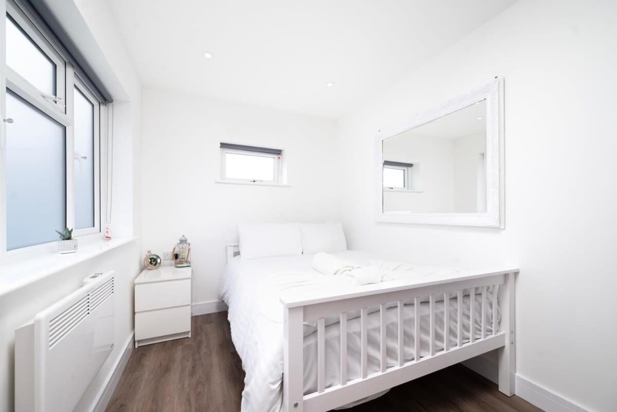Cozy Single Level Flat With Parking Daire Enfield Dış mekan fotoğraf