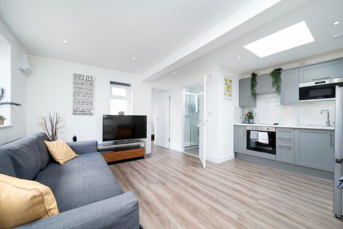 Cozy Single Level Flat With Parking Daire Enfield Dış mekan fotoğraf