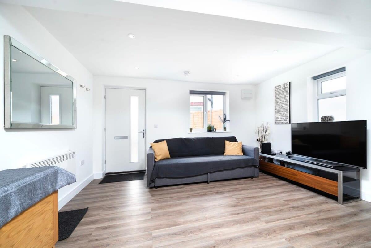 Cozy Single Level Flat With Parking Daire Enfield Dış mekan fotoğraf