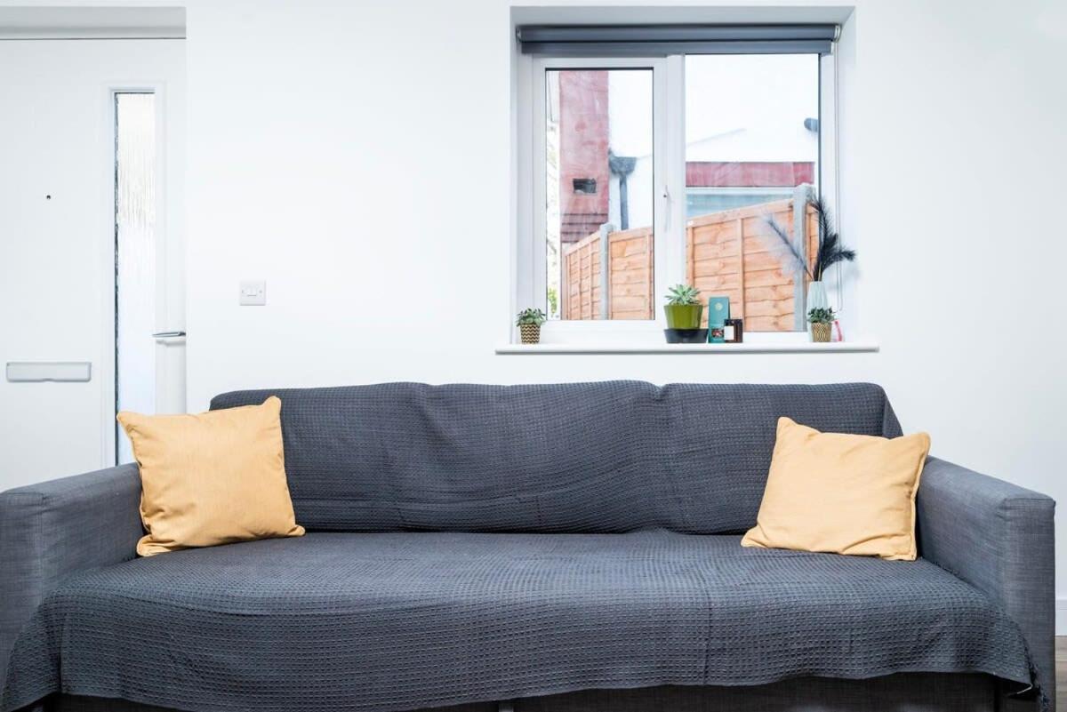 Cozy Single Level Flat With Parking Daire Enfield Dış mekan fotoğraf